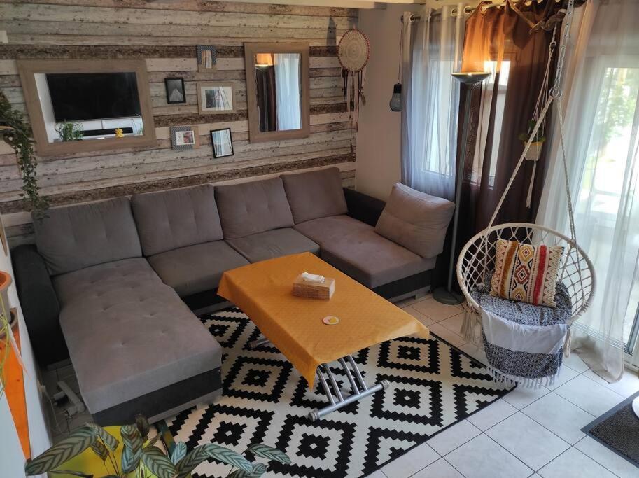 שינון Chaleureuse Maison De Ville Avec Parking Gratuit מראה חיצוני תמונה